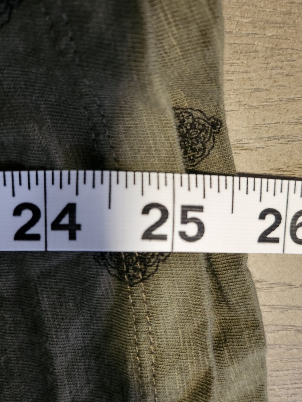 Liz Claiborne Olive Green Short Sleeve V-Neck Top with Black Dot Motif - Picture 10 of 10